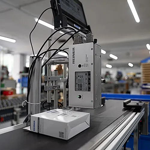 REINER jetAxis 100 – industrijski pisač za automatsko označavanje REINER jetAxis 100 industrijski pisač za automatsko označavanje